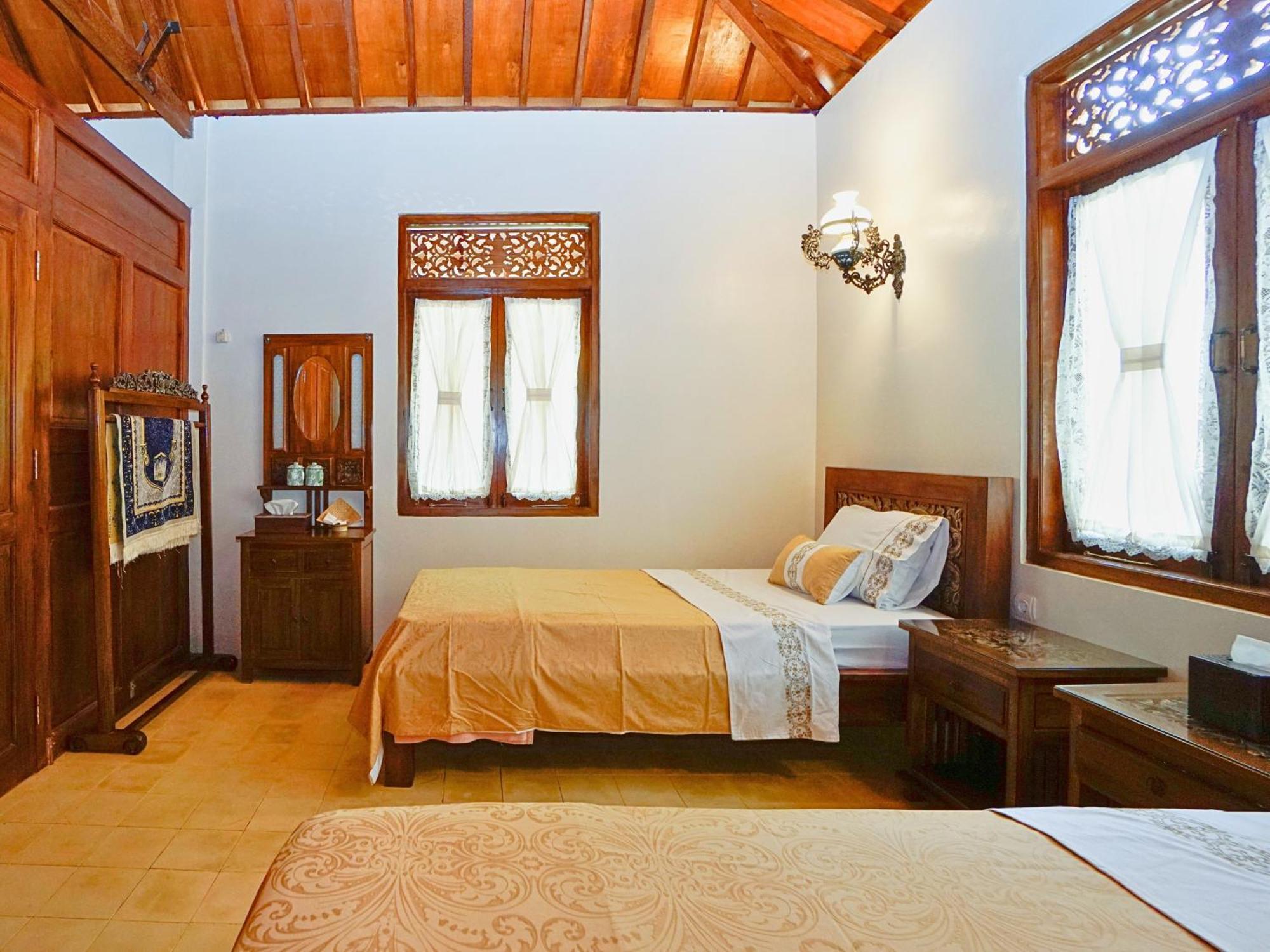 Ndalem Nitihardjan Hotel มาเกอลัง ภายนอก รูปภาพ