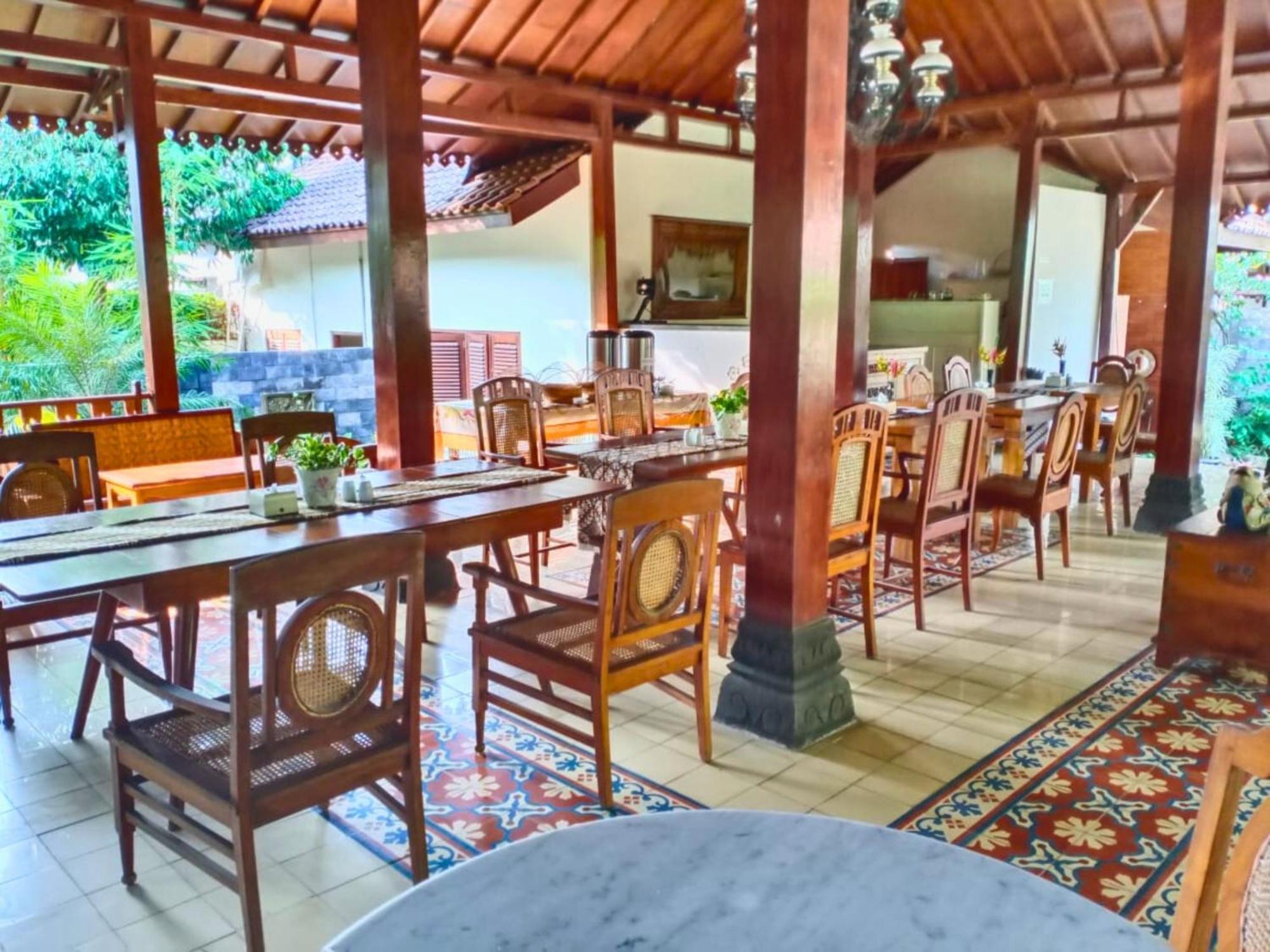 Ndalem Nitihardjan Hotel มาเกอลัง ภายนอก รูปภาพ