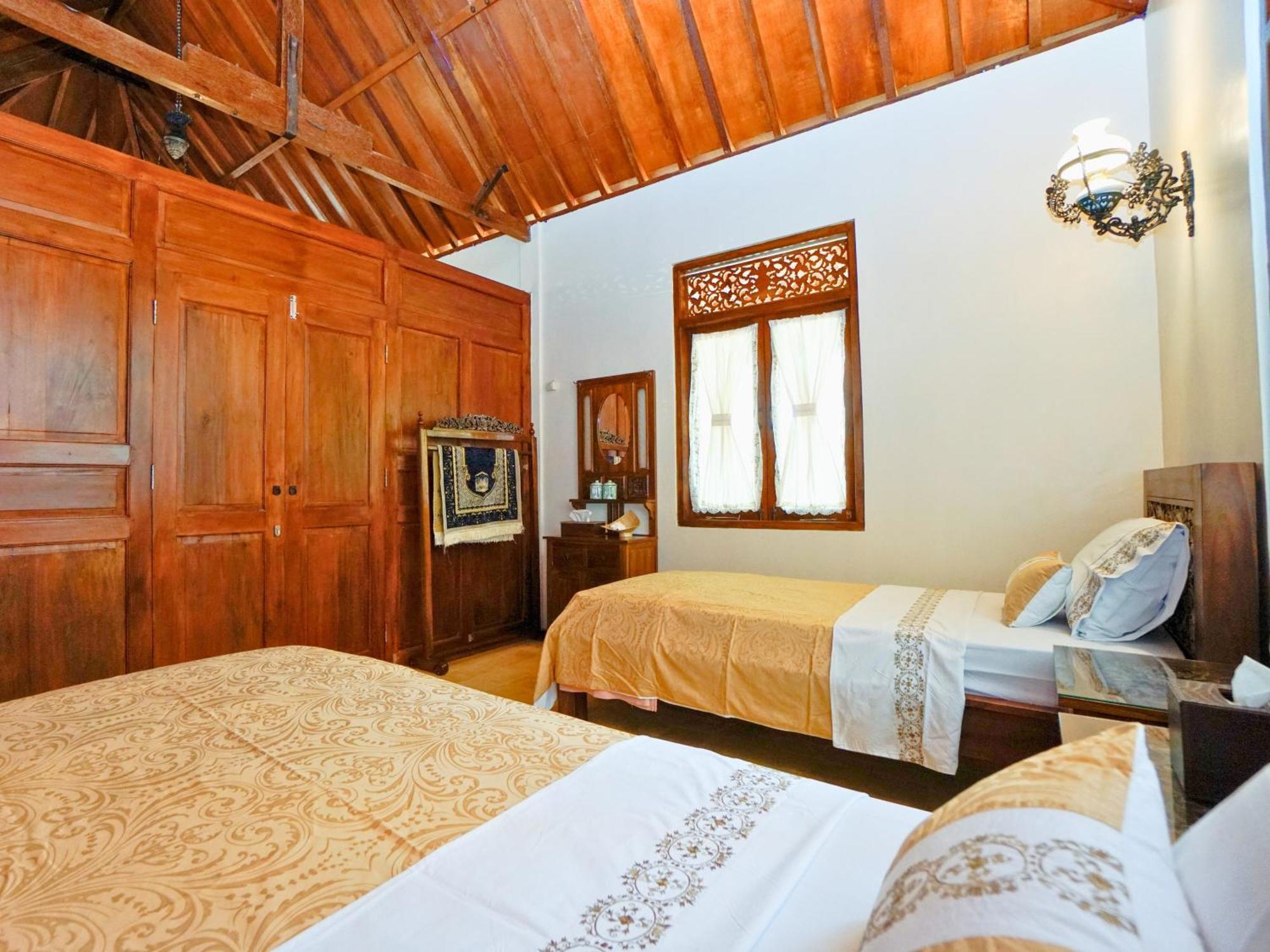 Ndalem Nitihardjan Hotel มาเกอลัง ภายนอก รูปภาพ