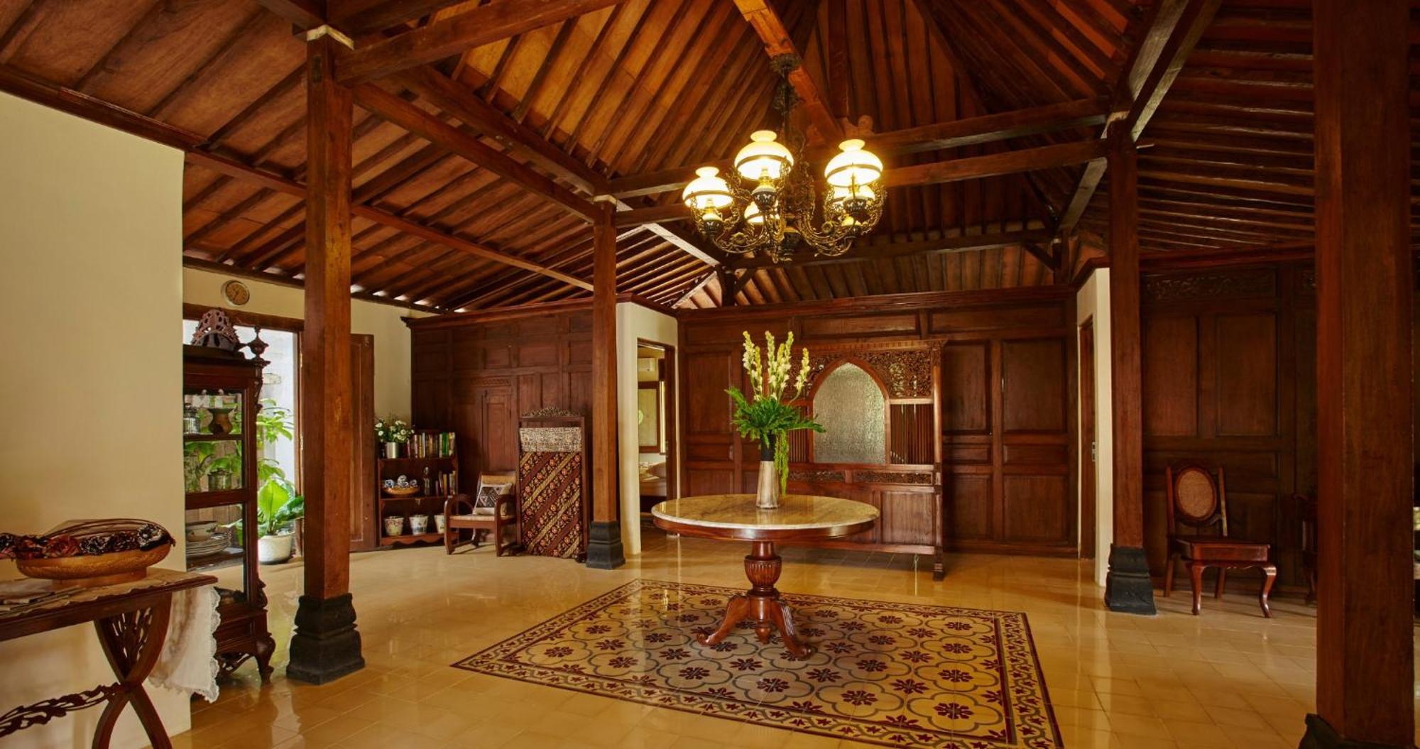 Ndalem Nitihardjan Hotel มาเกอลัง ภายนอก รูปภาพ