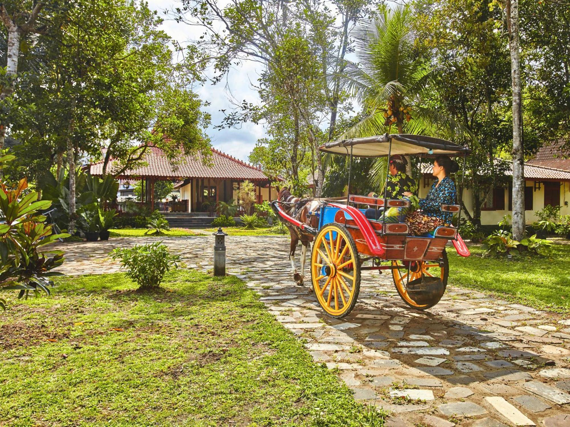 Ndalem Nitihardjan Hotel มาเกอลัง ภายนอก รูปภาพ