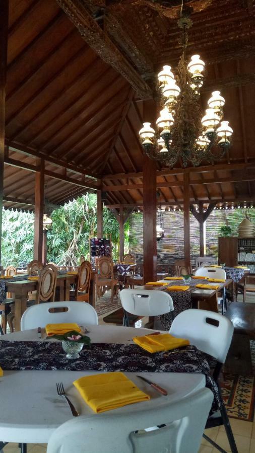 Ndalem Nitihardjan Hotel มาเกอลัง ภายนอก รูปภาพ